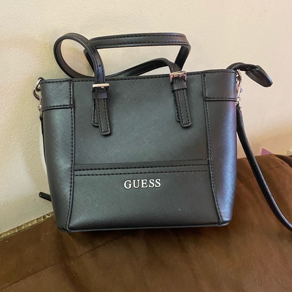 Guess Handbags - Black guess cross body bag🖤